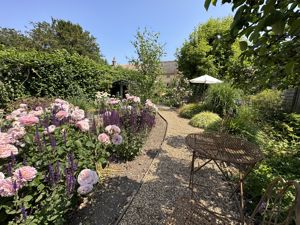 Stunning 60m Garden - click for photo gallery